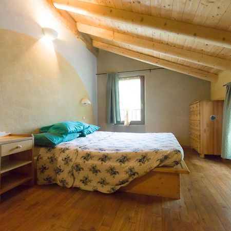 Agriturismo Casa Essenia Condino Bagian luar foto