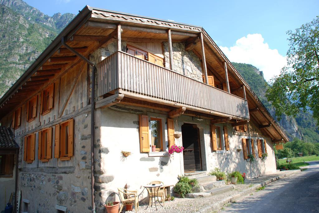 Agriturismo Casa Essenia Condino Bagian luar foto