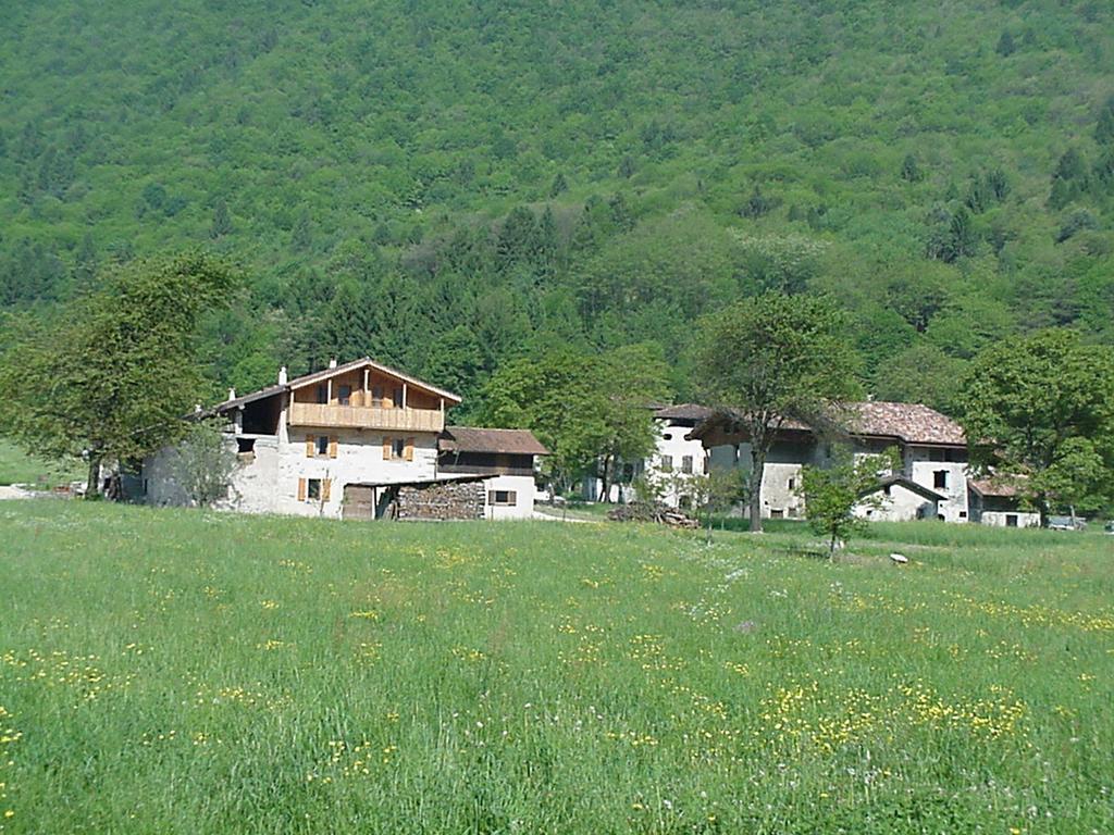 Agriturismo Casa Essenia Condino Bagian luar foto